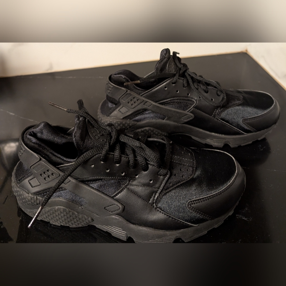 Nike Air Huarache Black Athletic Trainer Sneakers Wmn's Size 8  MSRP $160 - Picture 3 of 10